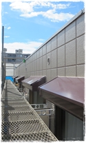 川崎市多摩区、高津区で外壁塗装、塗り替え専門店佐藤塗装店の横浜市港北区アパート外壁塗り替え工事 外壁面パーフェクトトップ塗装