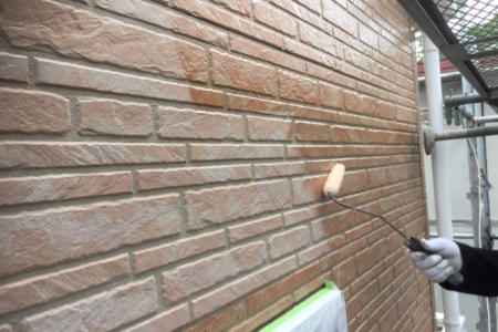 川崎市多摩区、高津区で営業している川崎市横浜市東京の外壁塗装、塗り替え専門店佐藤塗装店の施工する外壁塗装ジョリパット壁面の塗り替え