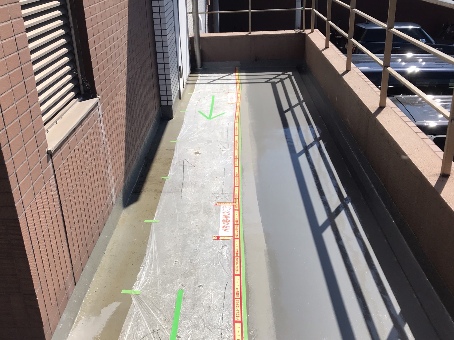 階段廊下のタキステップ6Wと長尺シート防水工事