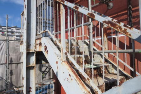 鉄階段 鉄骨の腐食 錆の発生 鉄階段 張の腐食状態と錆