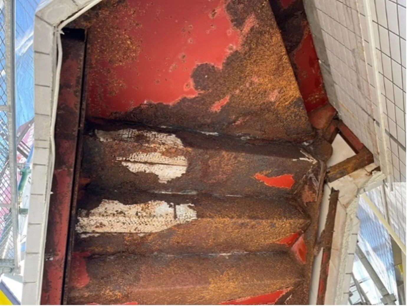 鉄階段の錆発生、劣化