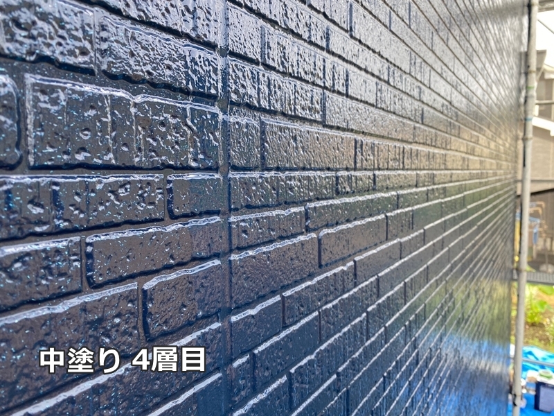 サイディング外壁塗装タイル柄2色仕上げ神奈川県川崎市宮前区　中塗り4層目
