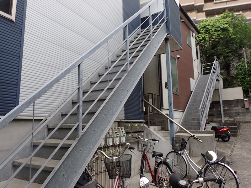 アパートの階段塗装とタキステップ長尺シート防水神奈川県横浜市南区　工事前