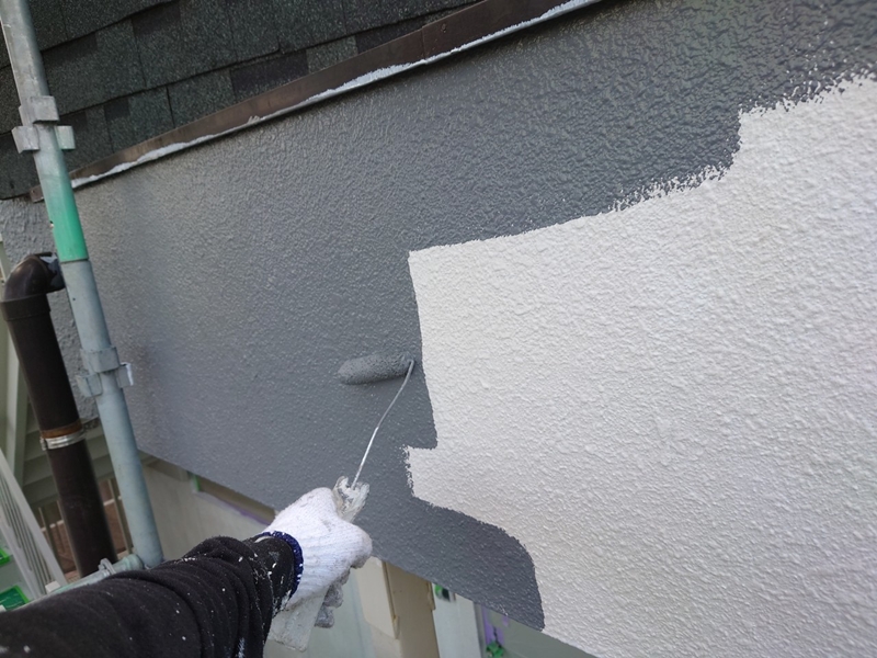 マンション外壁塗装　ダイナミックトップ中、上塗り