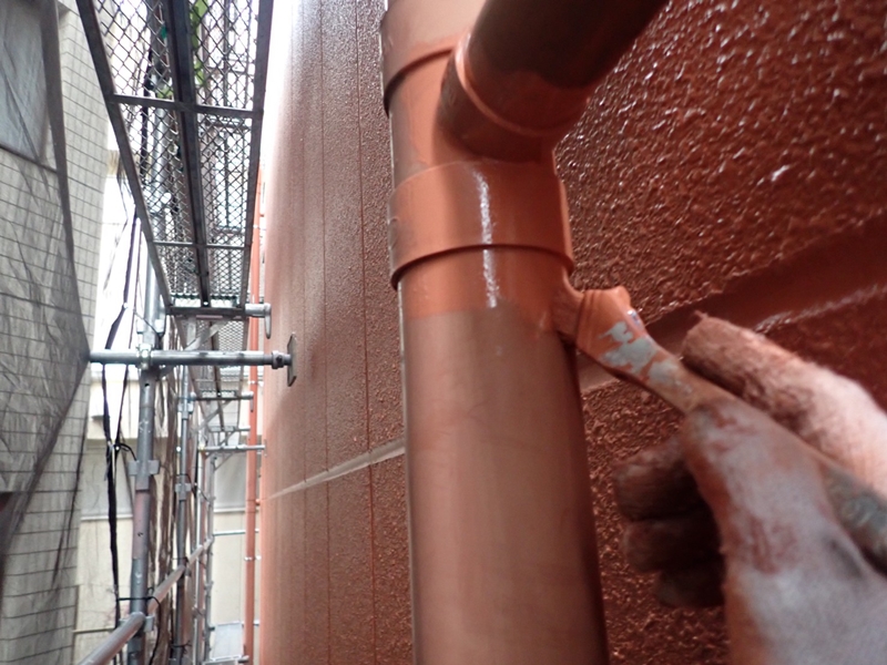 マンション外壁塗装と屋上防水工事　川崎市多摩区　中、上塗り