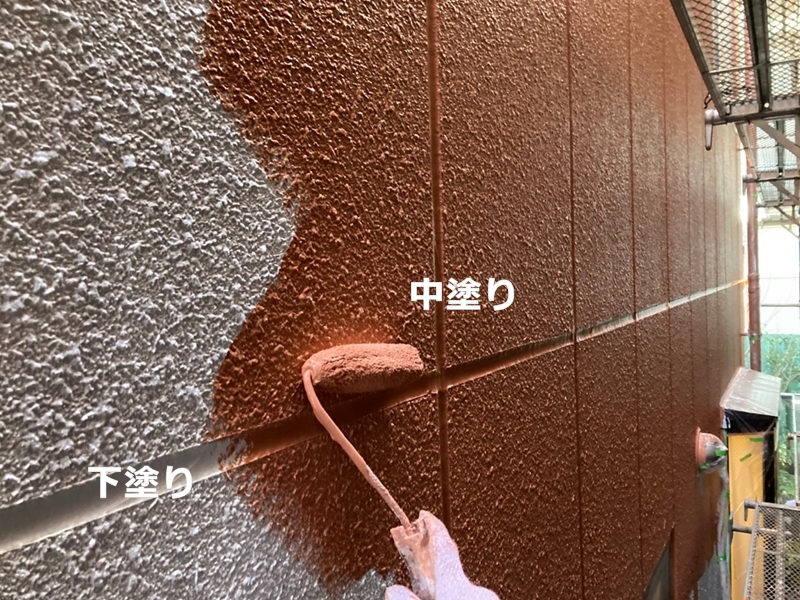 マンション外壁塗装と屋上防水工事　川崎市多摩区　下塗り、中塗り