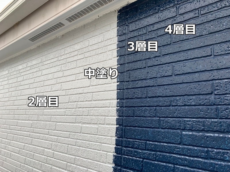 サイディング外壁塗装タイル柄2色仕上げ神奈川県川崎市宮前区　中塗り、上塗り