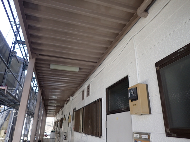 集合住宅アパートの外壁塗装　川崎市多摩区　雨戸、戸袋吹付