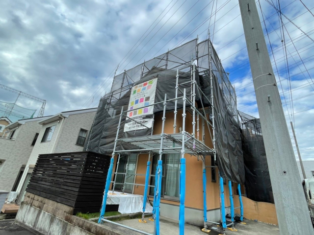 ジョリパットコテ模様の外壁塗装工事　神奈川県横須賀市　足場工事