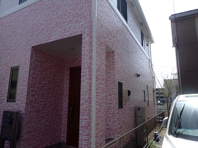 サイディング外壁塗装の2色仕上げ～川崎市麻生区　上塗り（模様付け）塗装後