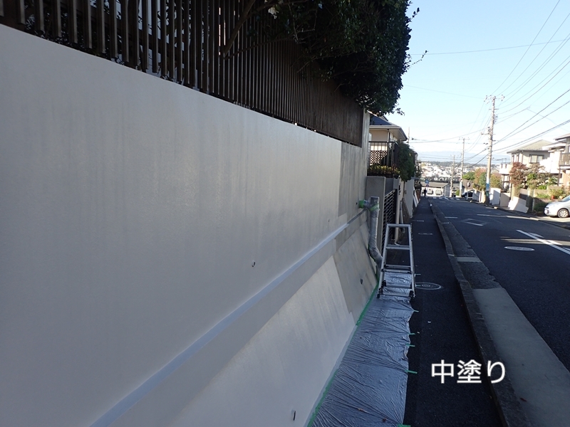擁壁ブロック塀の補修工事　横浜市緑区　中塗り