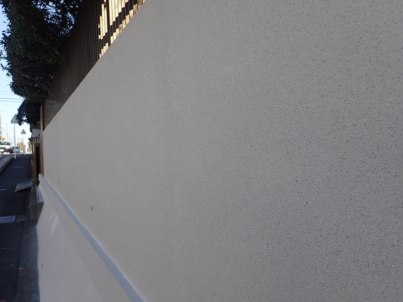 擁壁ブロック塀の補修工事　横浜市緑区　ヨウヘキコート中、上塗り