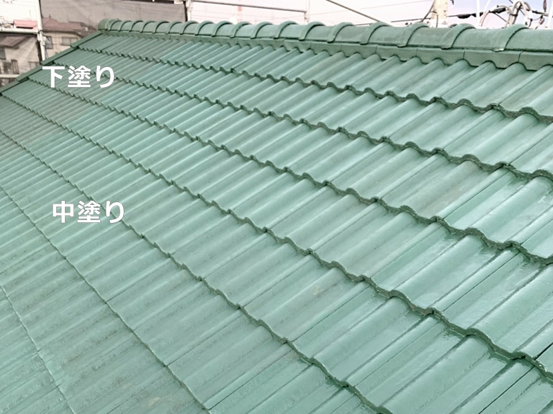 ジョリパット外壁塗装と洋瓦屋根の塗り替え神奈川県平塚市　屋根下塗り、中塗り