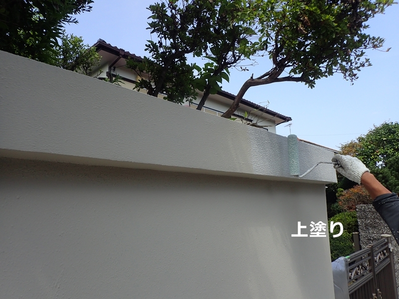 大谷石擁壁の左官補修工事と仕上げ塗装　横浜市金沢区　上塗り