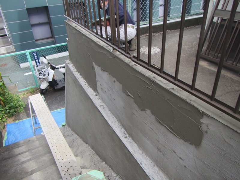 大谷石擁壁の改修工事　東京都板橋区　コーナー定規取付