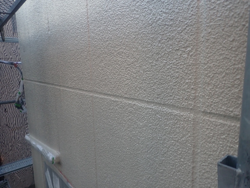 ALC壁面外壁塗装と防水工事神奈川県横浜市神奈川区　中、上塗り