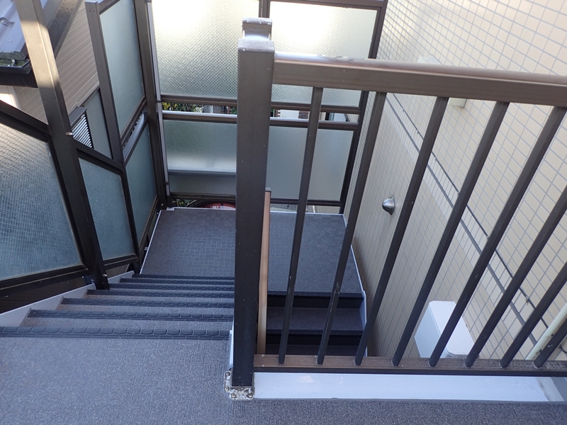 マンション外壁改修工事と階段廊下の防水工事　川崎市多摩区　階段塗装後