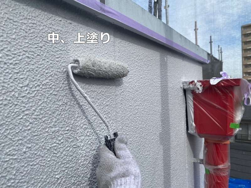 神奈川県横浜市神奈川区外壁塗装会社兼倉庫の塗り替え　中、上塗り