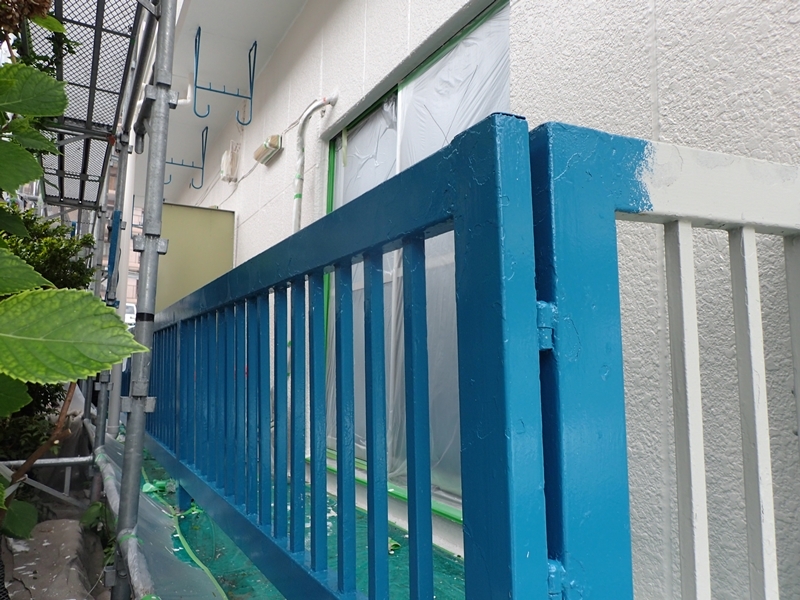 東京都葛飾区マンション外壁塗装　中、上塗り