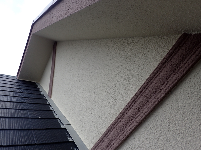 神奈川県川崎市多摩区断熱ガイナ屋根外壁塗装　中、上塗り