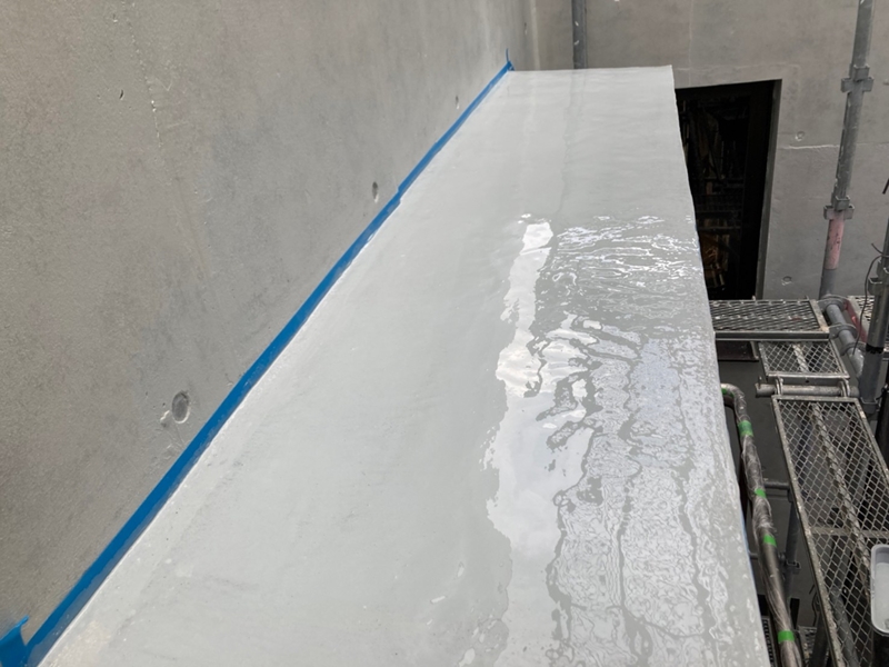 神奈川県横浜市青葉区　コンクリート打放し塗装　庇上ウレタン防水