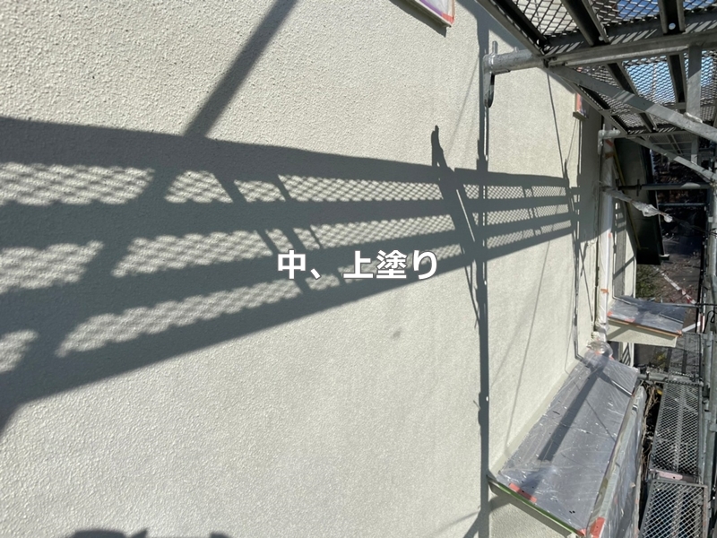 神奈川県横浜市青葉区外壁塗装と金属屋根工事　中、上塗り