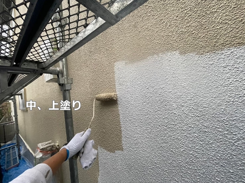 東京都調布市　断熱ガイナ外壁屋根塗装工事　中、上塗り