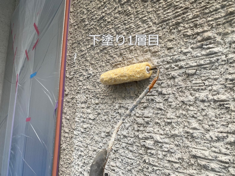 神奈川県横浜市鶴見区　ジョリパット外壁塗装　下塗り1層目