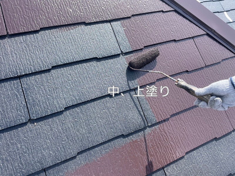 神奈川県横浜市青葉区　ジョリパット外壁塗装工事　屋根　中、上塗り