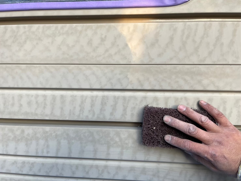 外壁塗装工事と木部保護塗装　川崎市麻生区　シャッター吹付仕上げ