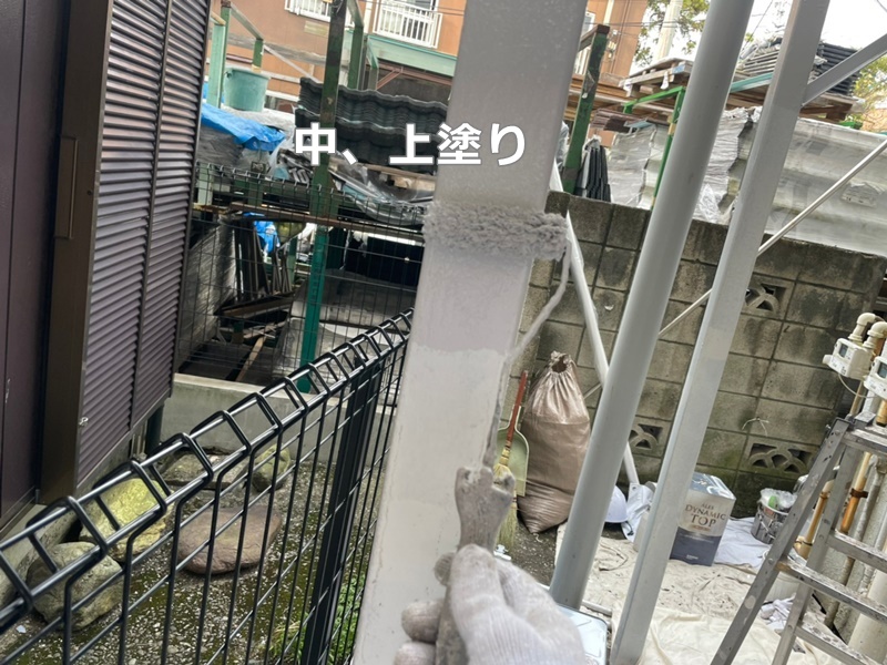 鉄階段の補修工事と塗装防水工事　横浜市金沢区　中、上塗り