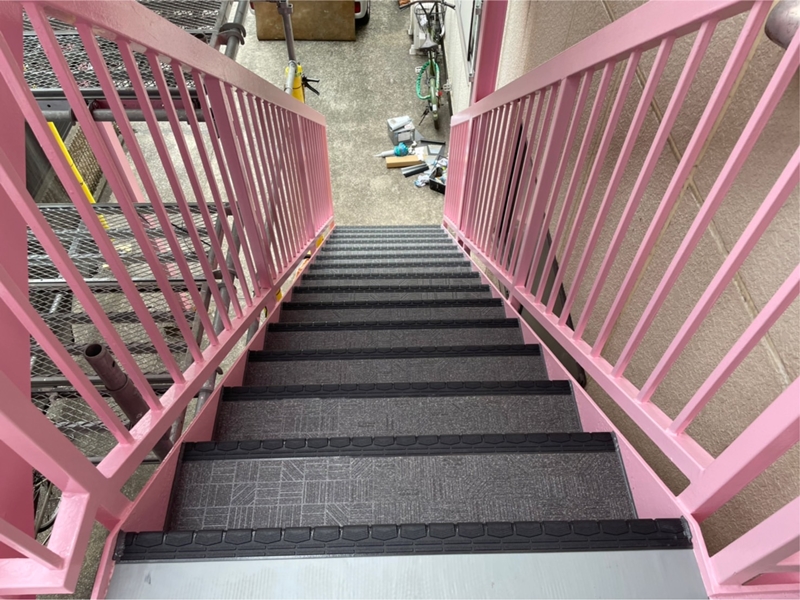 神奈川県川崎市幸区　マンション鉄階段補修工事と塗装防水工事　タキステップ張り込み
