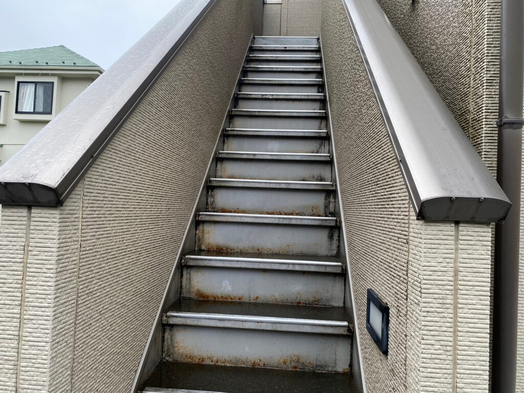 階段廻りの改修工事　東京都三鷹市　工事前
