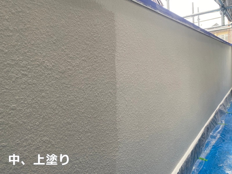 ジョリパット外壁塗装、断熱ガイナ屋根塗装　中、上塗り