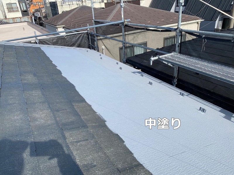 ジョリパット外壁塗装、断熱ガイナ屋根塗装　屋根中塗り