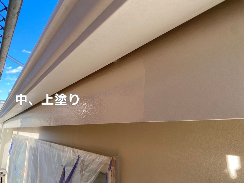 ジョリパット外壁塗装、断熱ガイナ屋根塗装　破風板中、上塗り