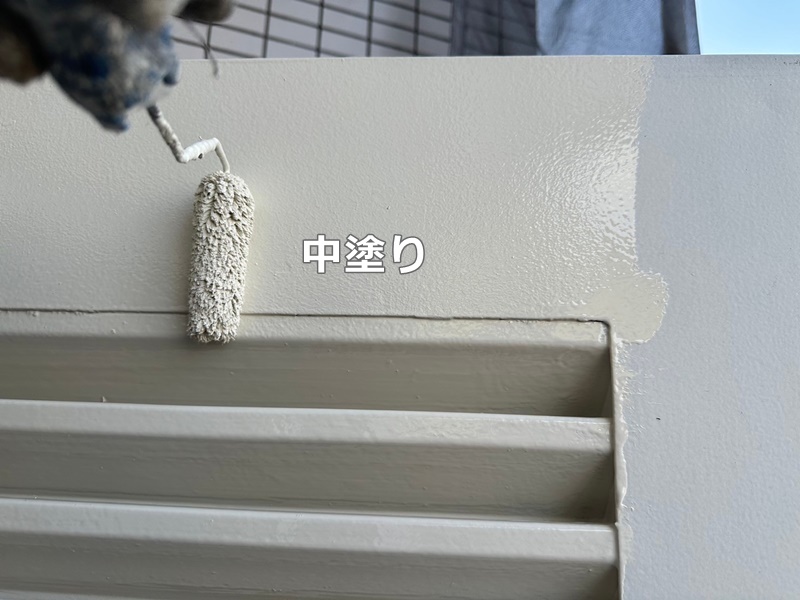 ビル外壁塗装工事　東京都あきる野市　付帯部中塗り