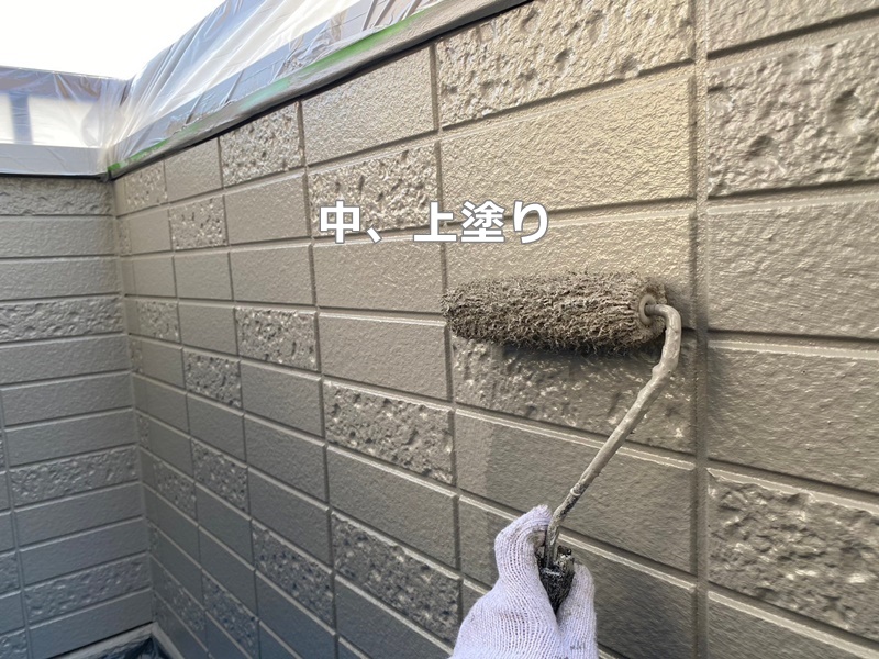 アパート外壁屋根塗装工事　神奈川県海老名市　外壁中、上塗り