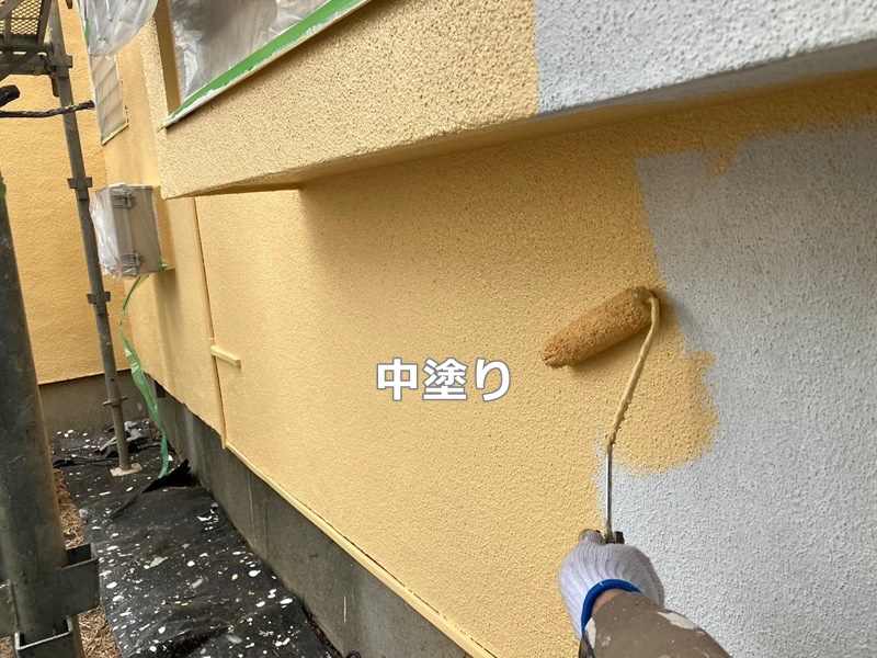 アパート外壁塗装工事　川崎市多摩区　中塗り