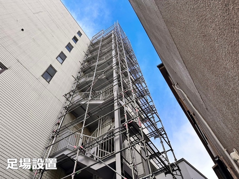 ビル非常階段改修工事　横浜市神奈川区　足場設置