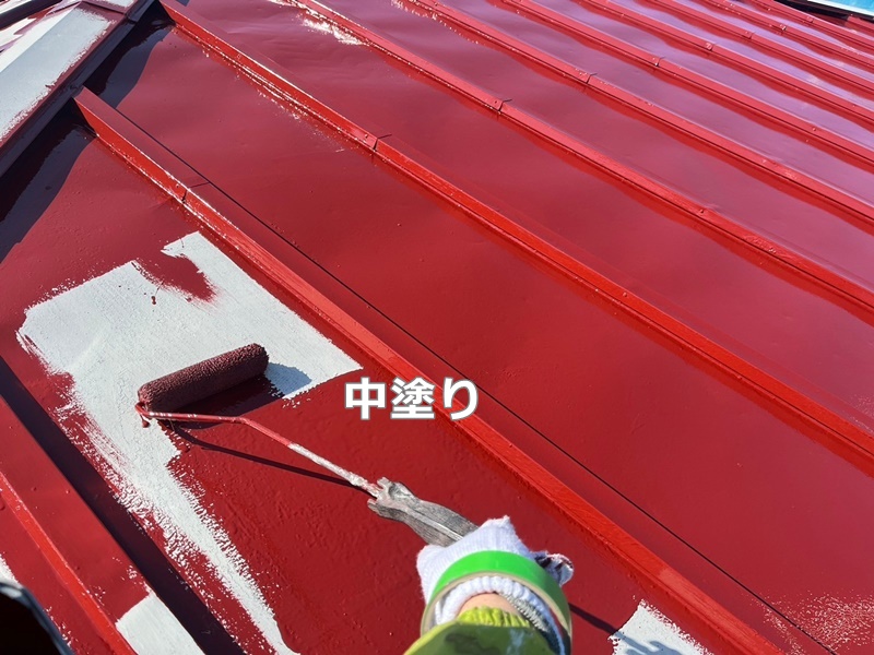 アパート外壁屋根塗装工事　東京都江戸川区　屋根中塗り