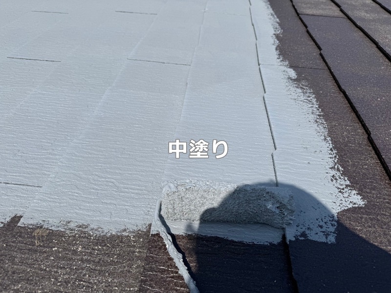 ジョリパット外壁塗装工事～川崎市幸区　屋根中塗り