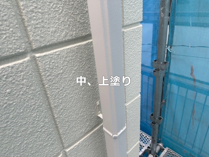 アパート外壁塗装工事　東京都大田区　付帯部中、上塗り