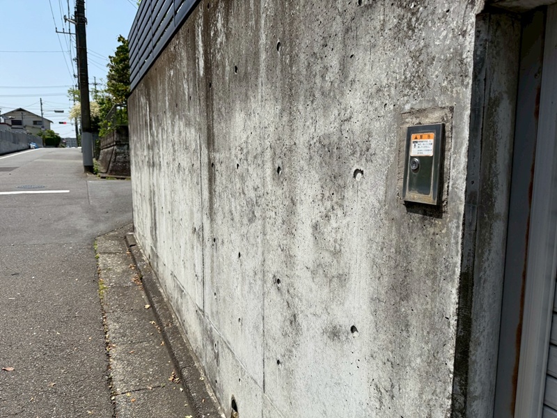 川崎市麻生区住宅 車庫擁壁コンクリート打放し塗装工事 工事前