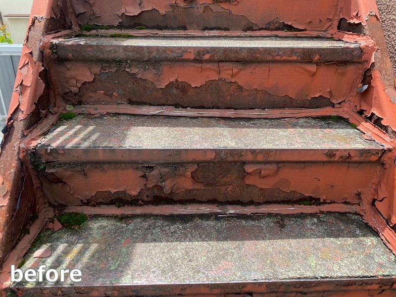 階段屋根板金補修工事　東京都大田区　工事前