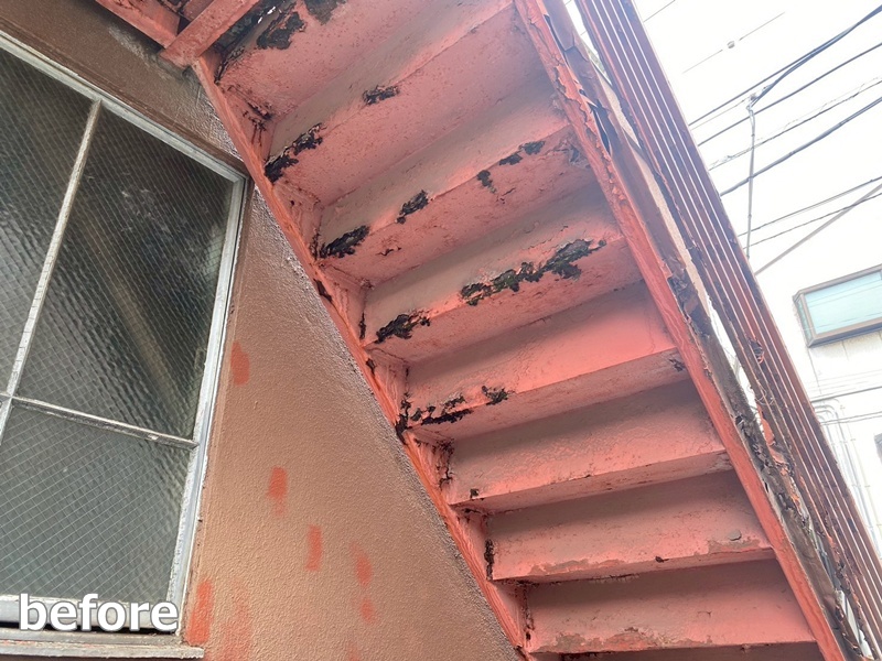 階段屋根板金補修工事　東京都大田区　工事前