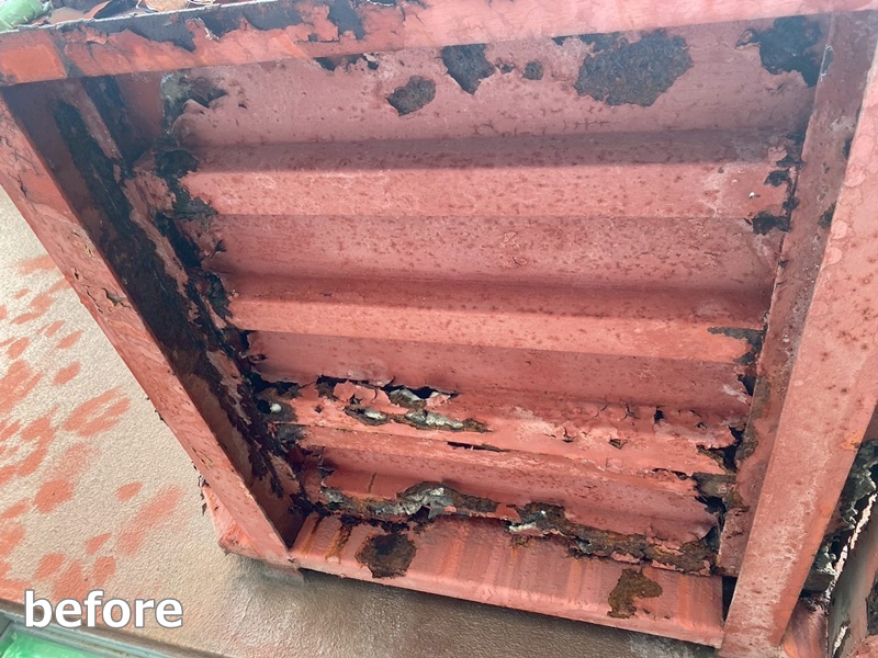 階段屋根板金補修工事　東京都大田区　工事前