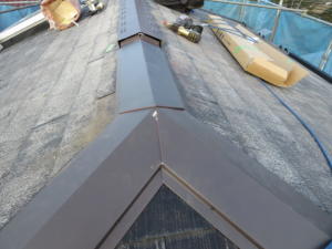 川崎市多摩区コロニアル屋根塗装工事と換気棟設置工事
