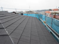 屋根カバー工法エコグラーニ屋根材の張りつけ