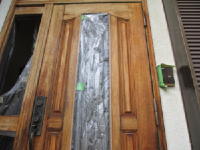 川崎市中原区住宅　玄関ドア塗装旧塗膜剥離中